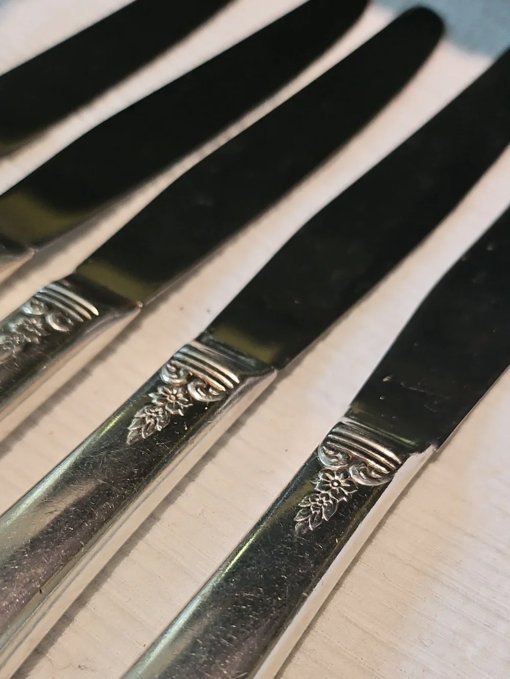 5 Dinner Knives - 1930's Floral Adoration Pattern